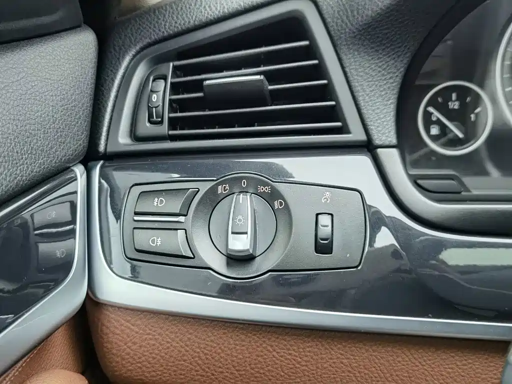 BMW 5 Series — миниатюра 21
