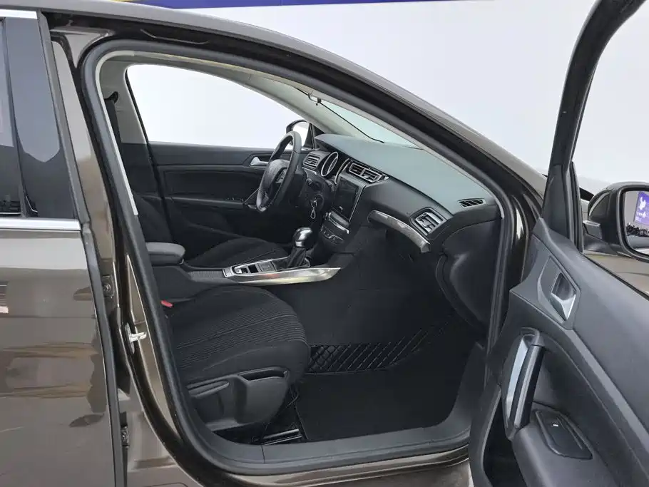 Peugeot 408 — миниатюра 7