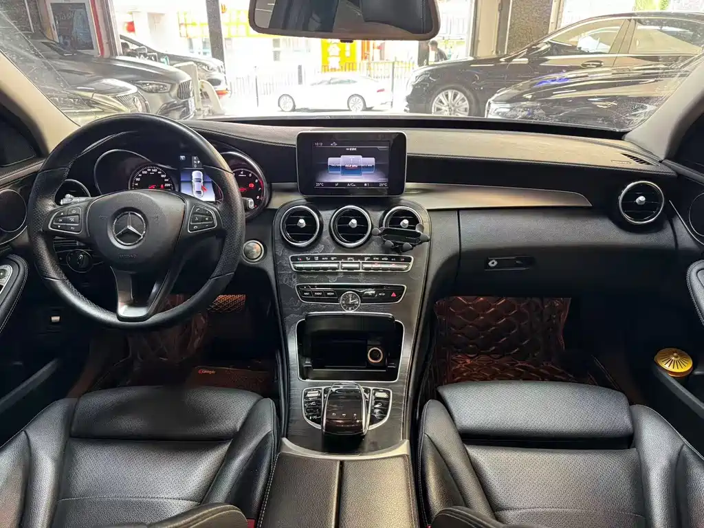 Mercedes-Benz C-Class — миниатюра 7