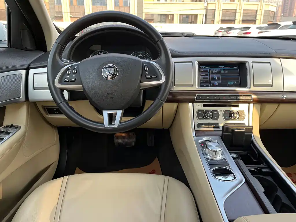 Jaguar XF — миниатюра 10