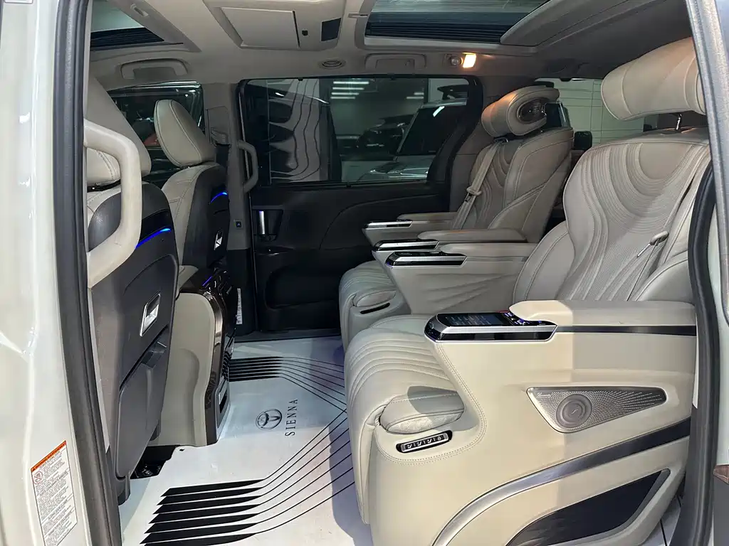 Toyota Sienna — миниатюра 14
