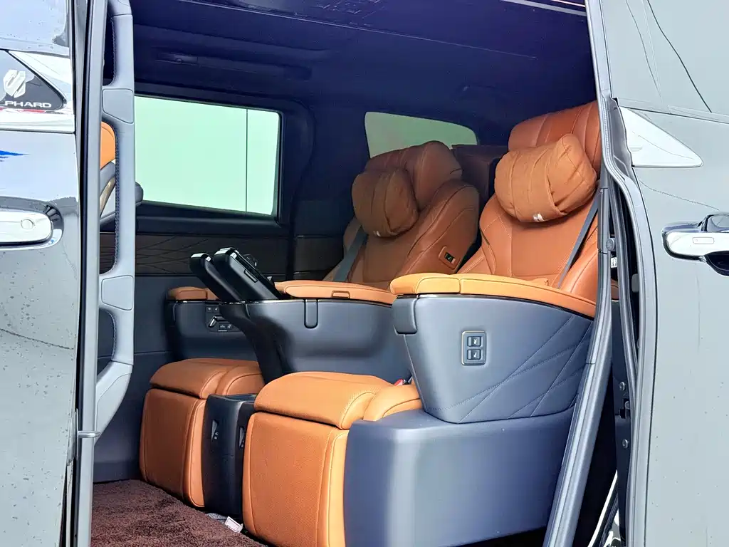 Toyota Alphard — миниатюра 8