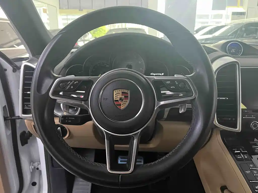 Porsche Cayenne Hybrid — миниатюра 16