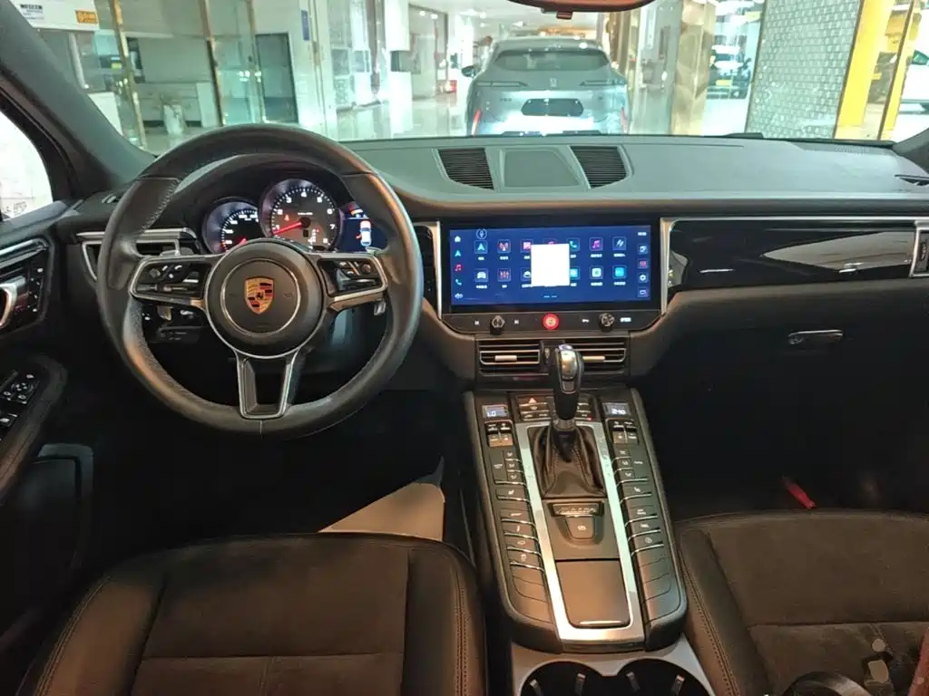 Porsche Macan — миниатюра 10