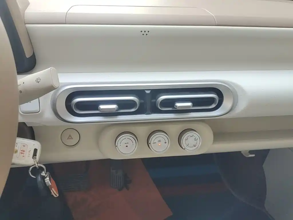 Wuling MINIEV — миниатюра 13