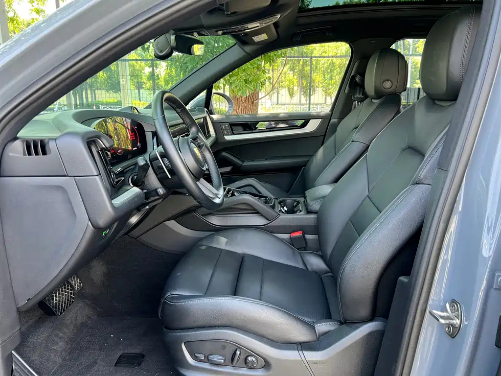 Porsche Cayenne — миниатюра 10