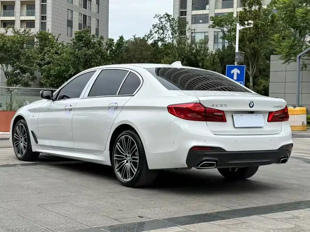 BMW 5 Series — миниатюра 8