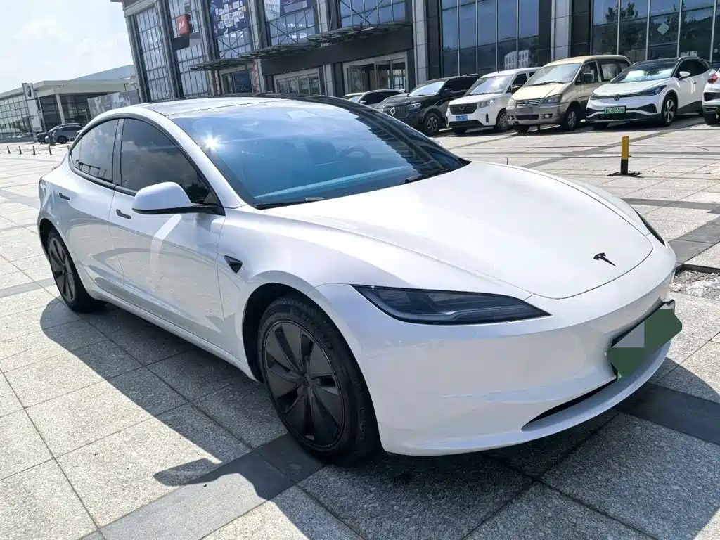 Tesla Model 3 — миниатюра 3