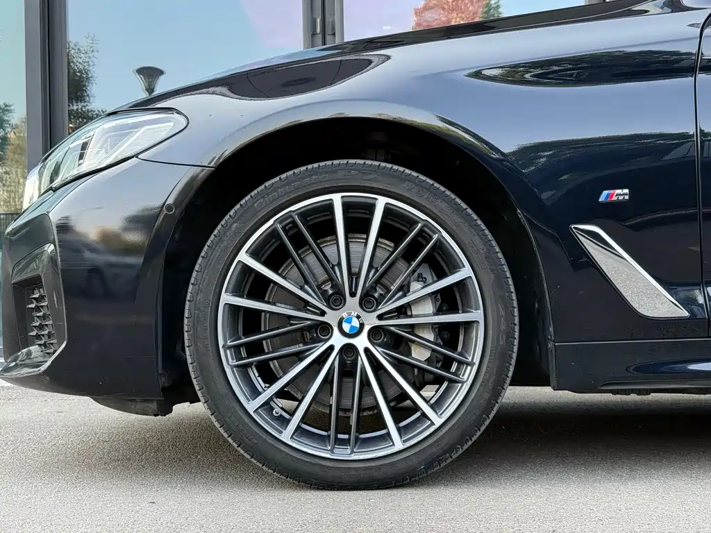 BMW 5 Series — миниатюра 20