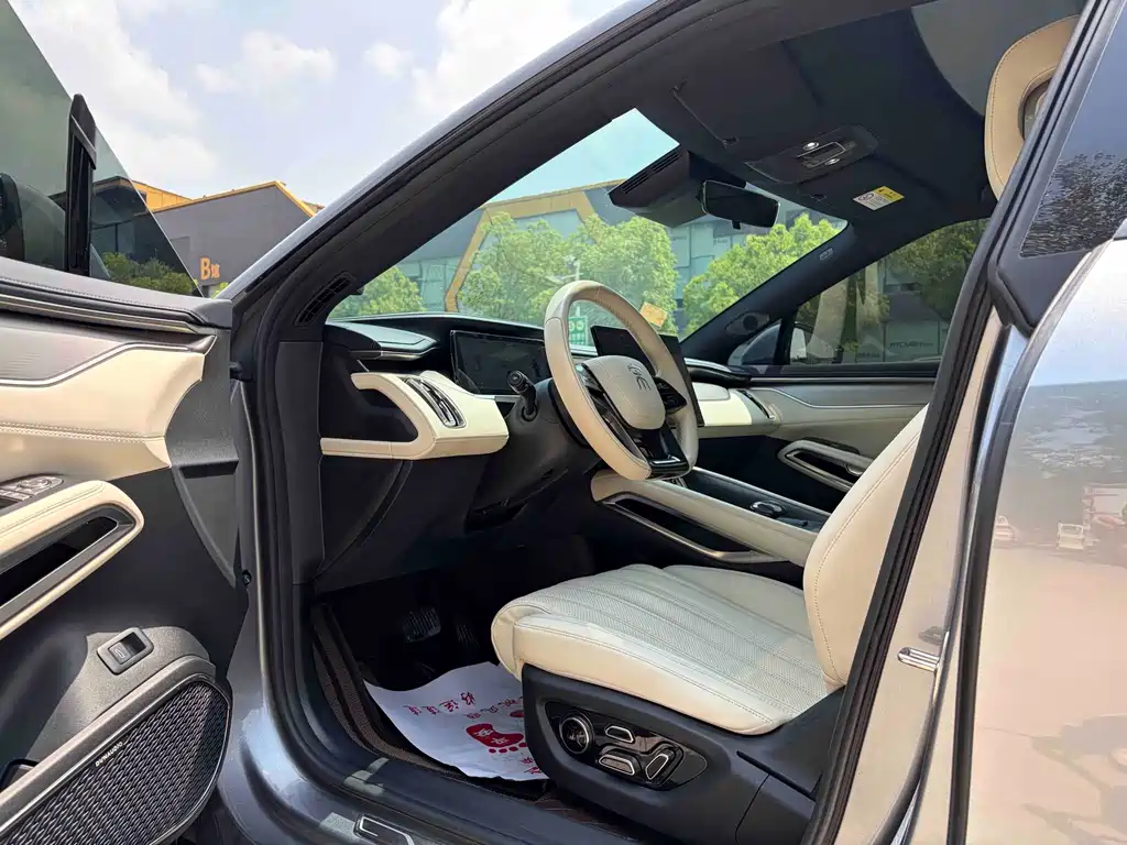 BYD L EV — миниатюра 7