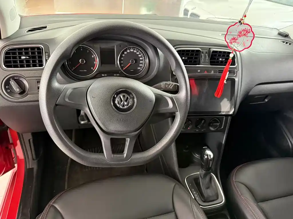 Volkswagen Polo 2014 1.6L AT Comfort