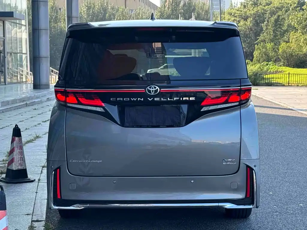 Toyota Vellfire — миниатюра 6