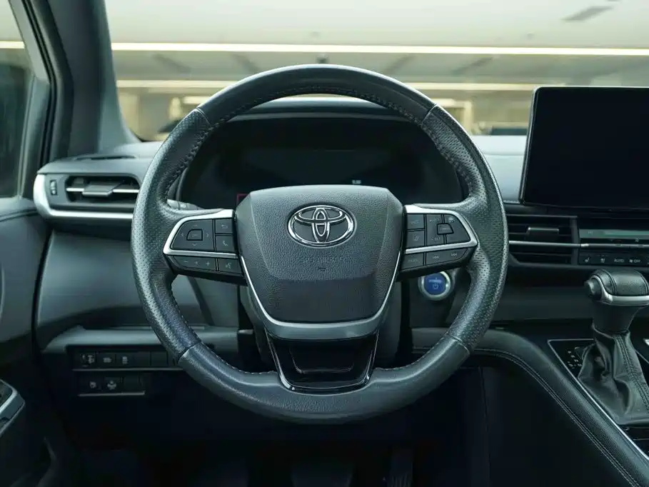 Toyota Sienna — миниатюра 17