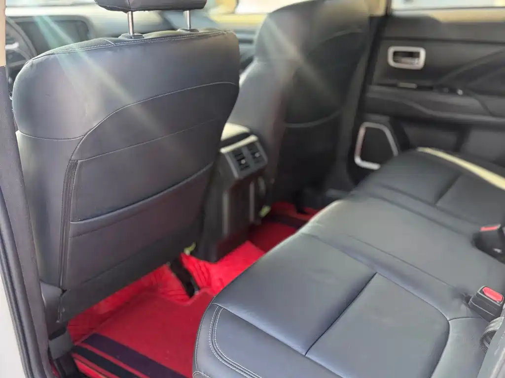 Mitsubishi Outlander — миниатюра 5