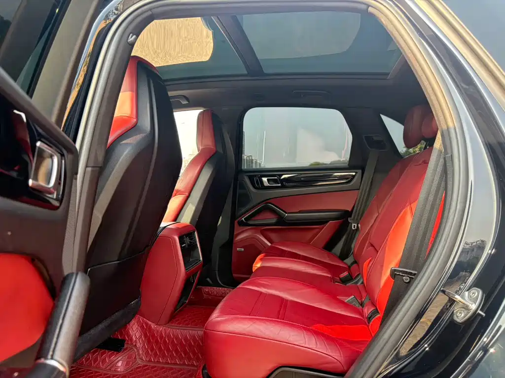 Porsche Cayenne — миниатюра 5