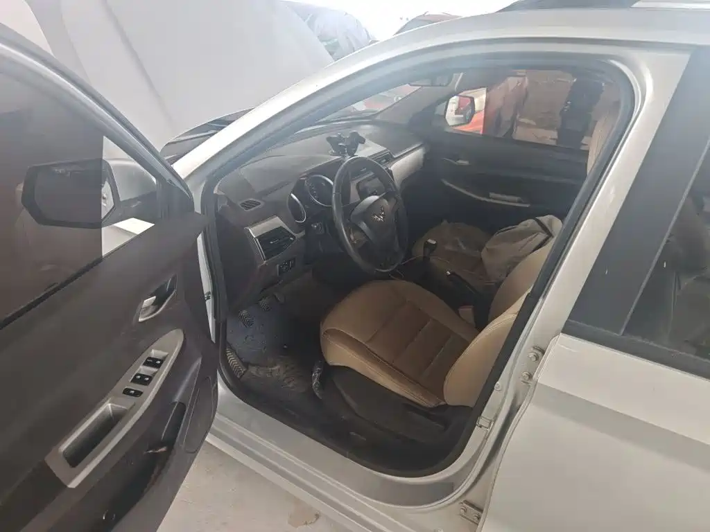 Wuling Hongguang — миниатюра 12