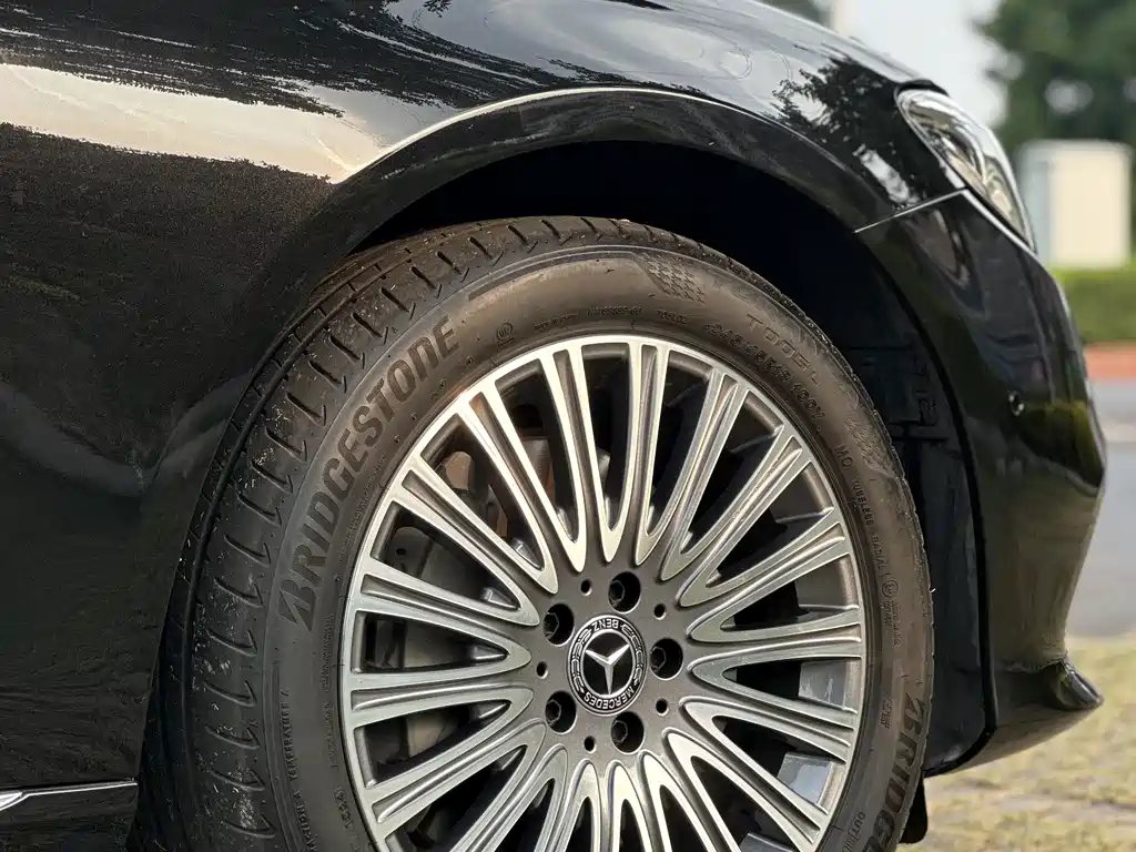 Mercedes-Benz E-Class — миниатюра 3