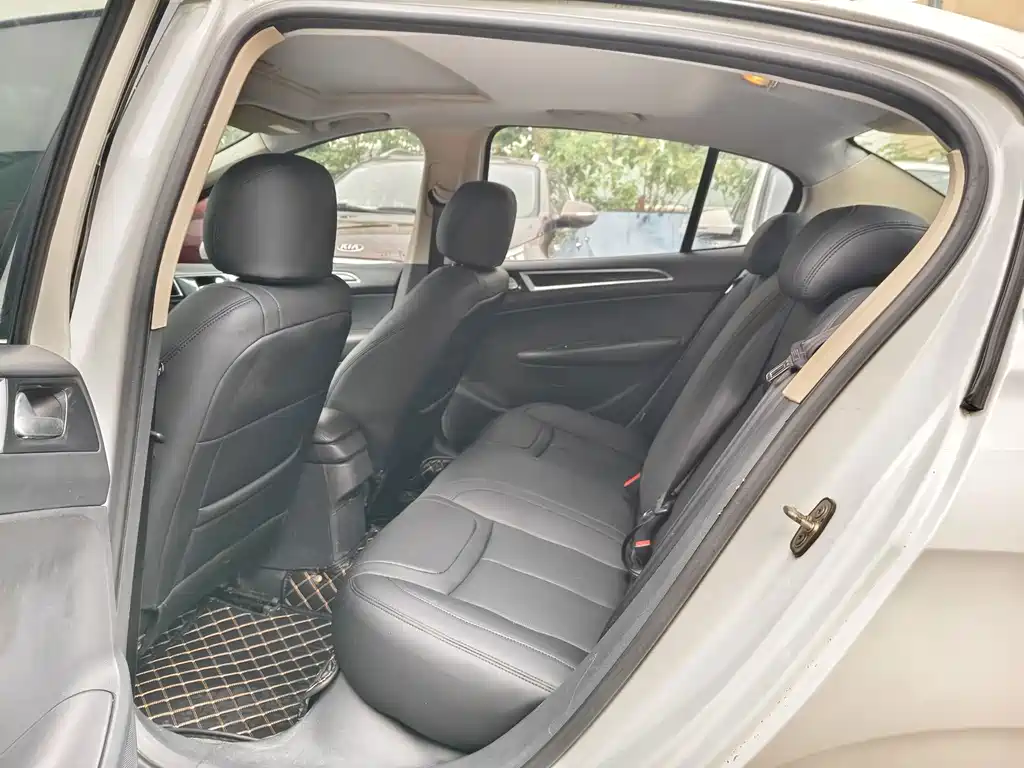 Peugeot 308 — миниатюра 5