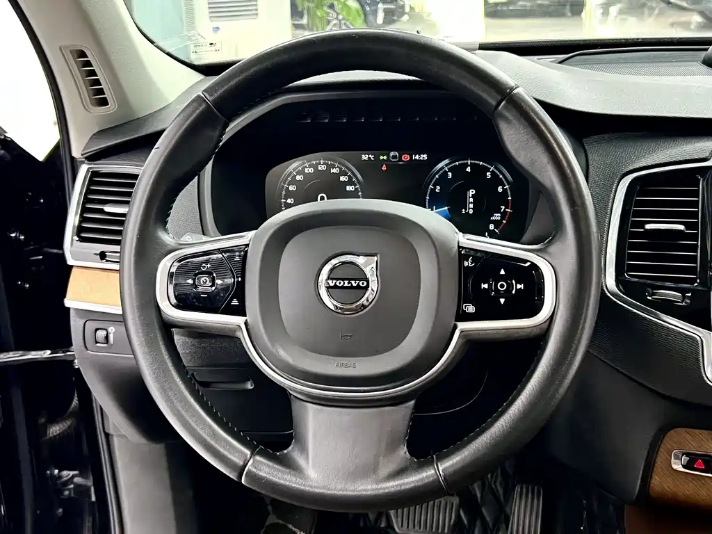 Volvo XC90 — миниатюра 16