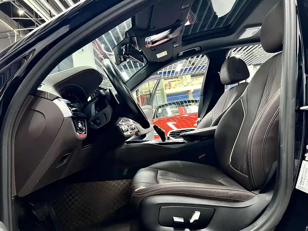 BMW 5 Series — миниатюра 7
