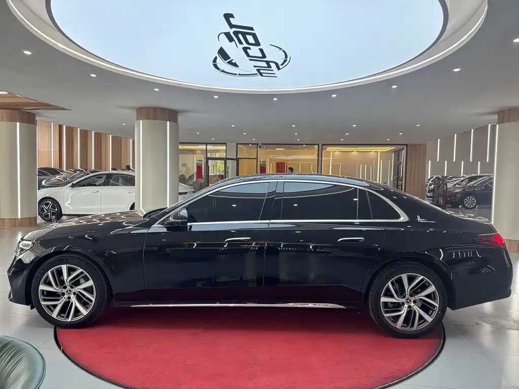 Mercedes-Benz E-Class — миниатюра 8