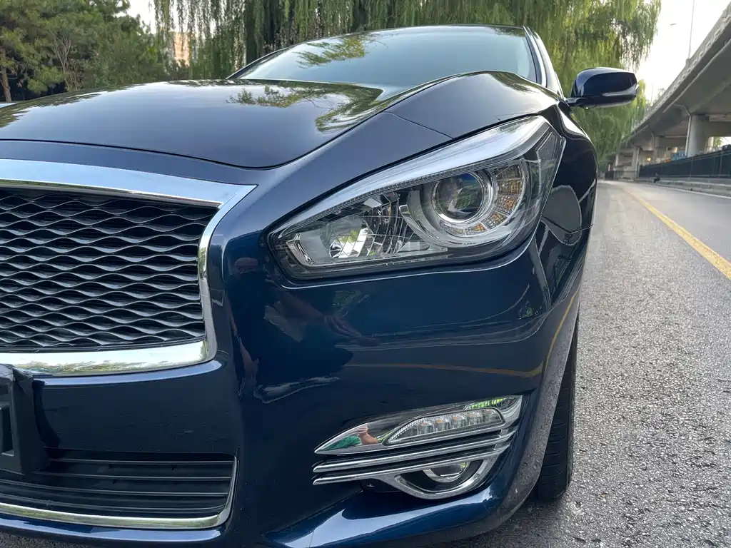 Infiniti Q70 — миниатюра 4