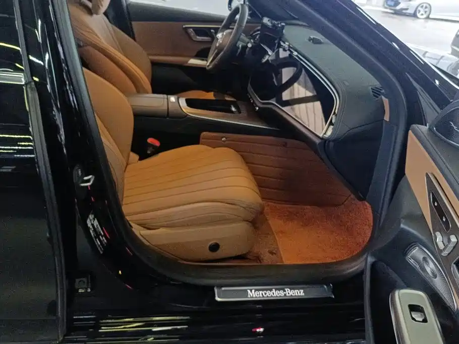 Mercedes-Benz E-Class — миниатюра 8