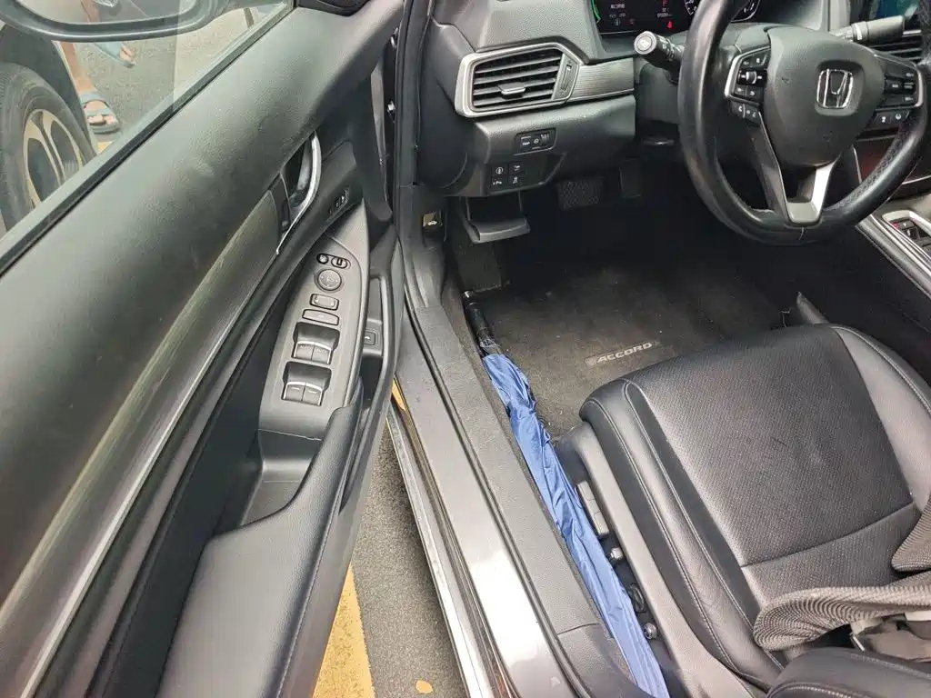 Honda Accord — миниатюра 17