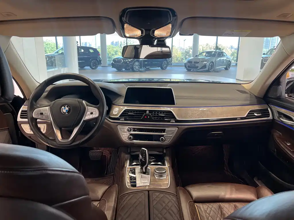BMW 7 Series — миниатюра 6