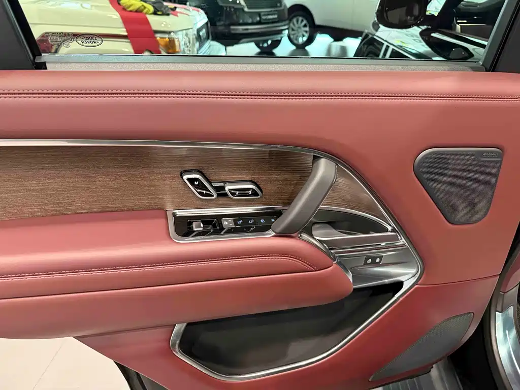 Land Rover Range Rover — миниатюра 14