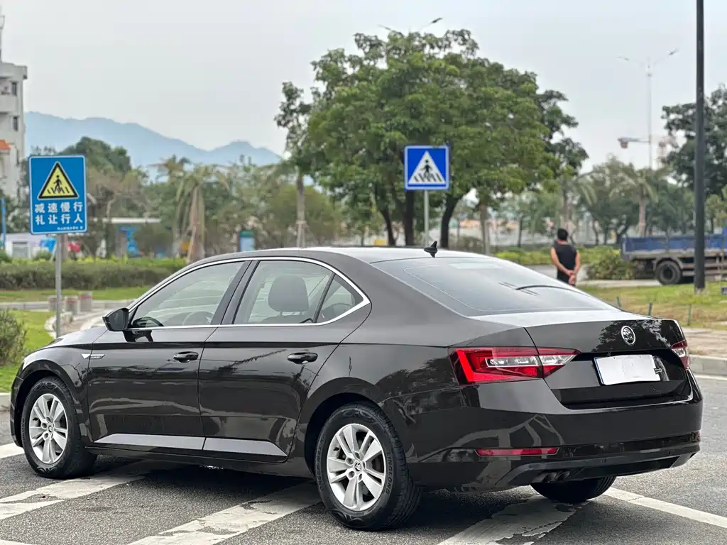 Skoda Superb — миниатюра 14