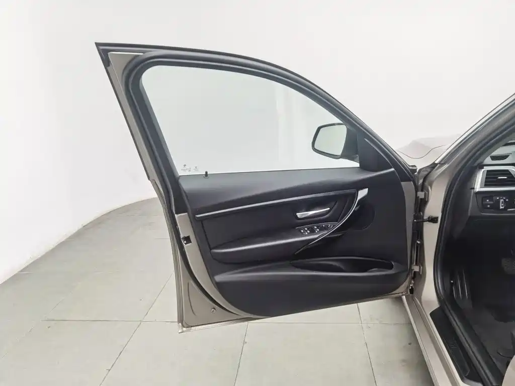 BMW 3 Series — миниатюра 8