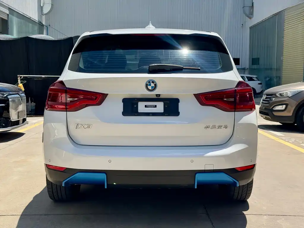 BMW iX3 — миниатюра 7
