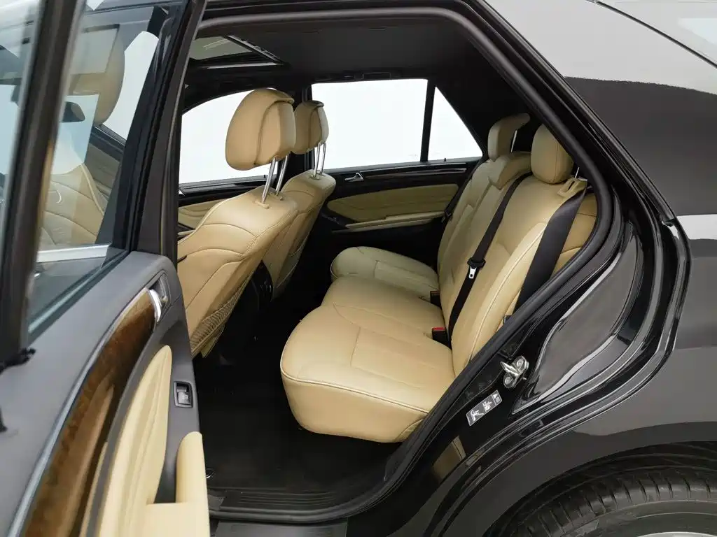 Mercedes-Benz M-Class — миниатюра 15