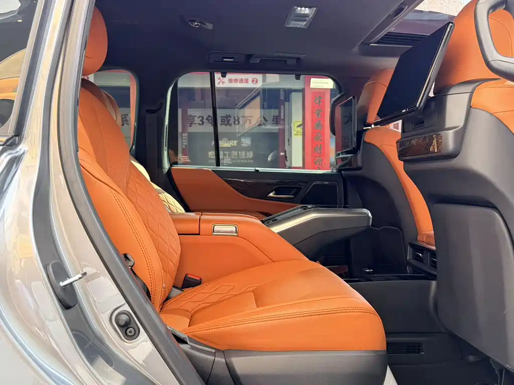 Lexus LX — миниатюра 10