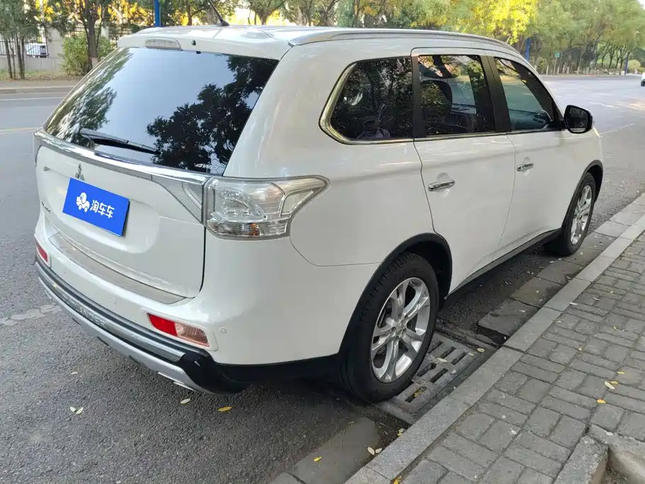 Mitsubishi Outlander (Import) — миниатюра 3