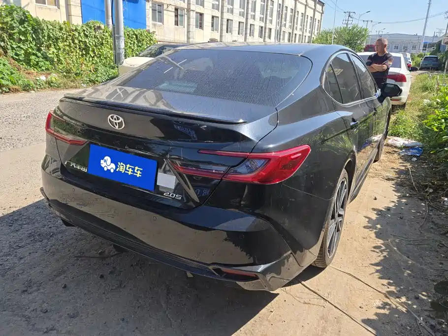 Toyota Camry — миниатюра 3