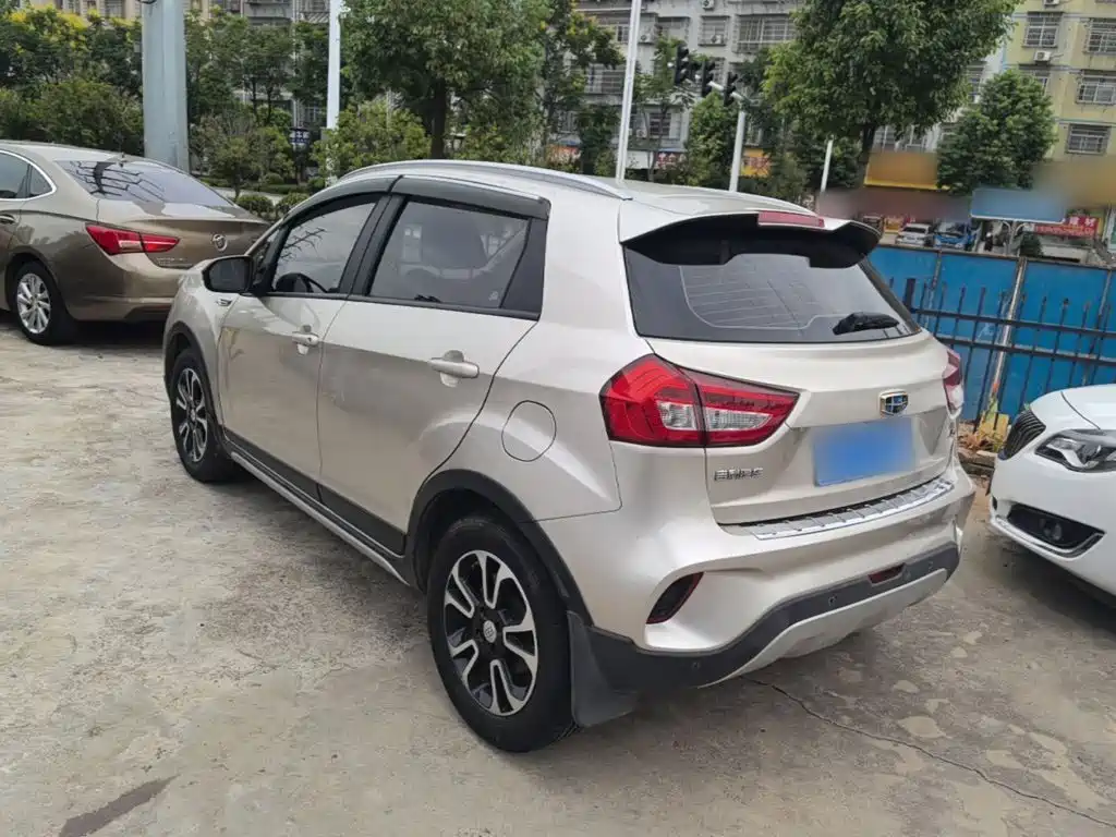 Geely Vision X3 — миниатюра 5