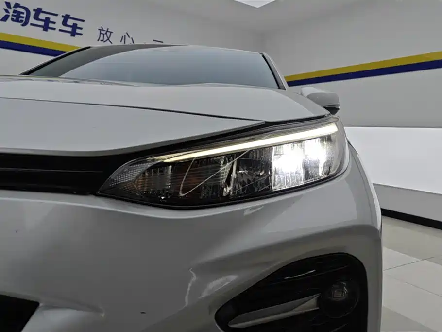 Toyota Wildlander 2022 2.0L CVT Luxury