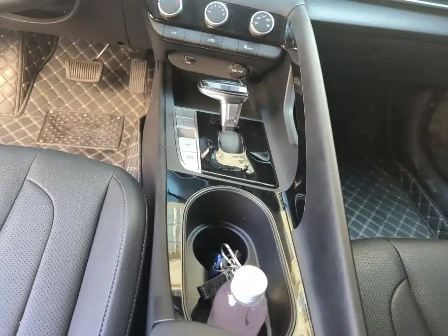 Hyundai Elantra — миниатюра 16