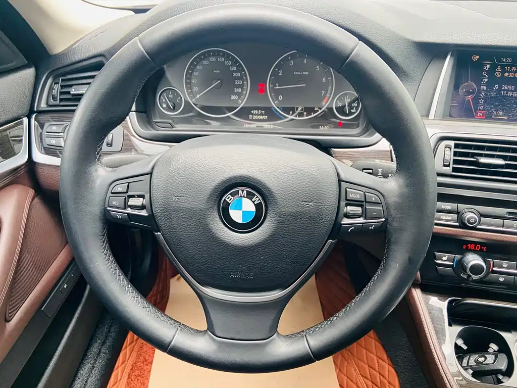 BMW 5 Series — миниатюра 19