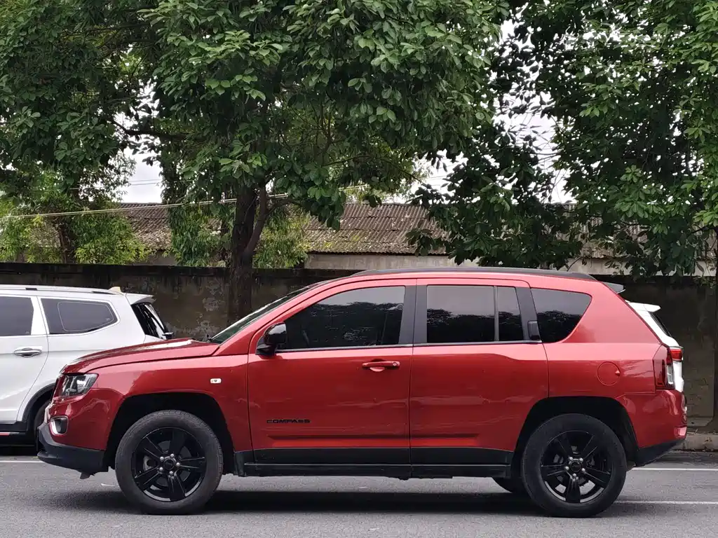 Jeep Compass (Import) — миниатюра 7