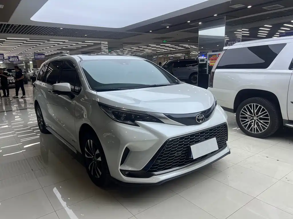 Toyota Granvia 2024 2.5L Luxury PLUS