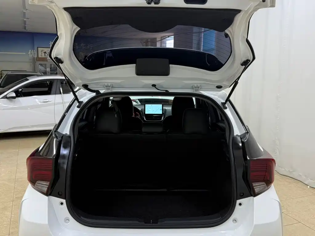 TOYOTA YARIS L ZHIXUAN