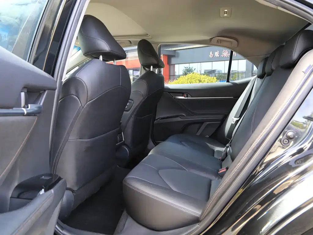 Toyota Camry — миниатюра 14