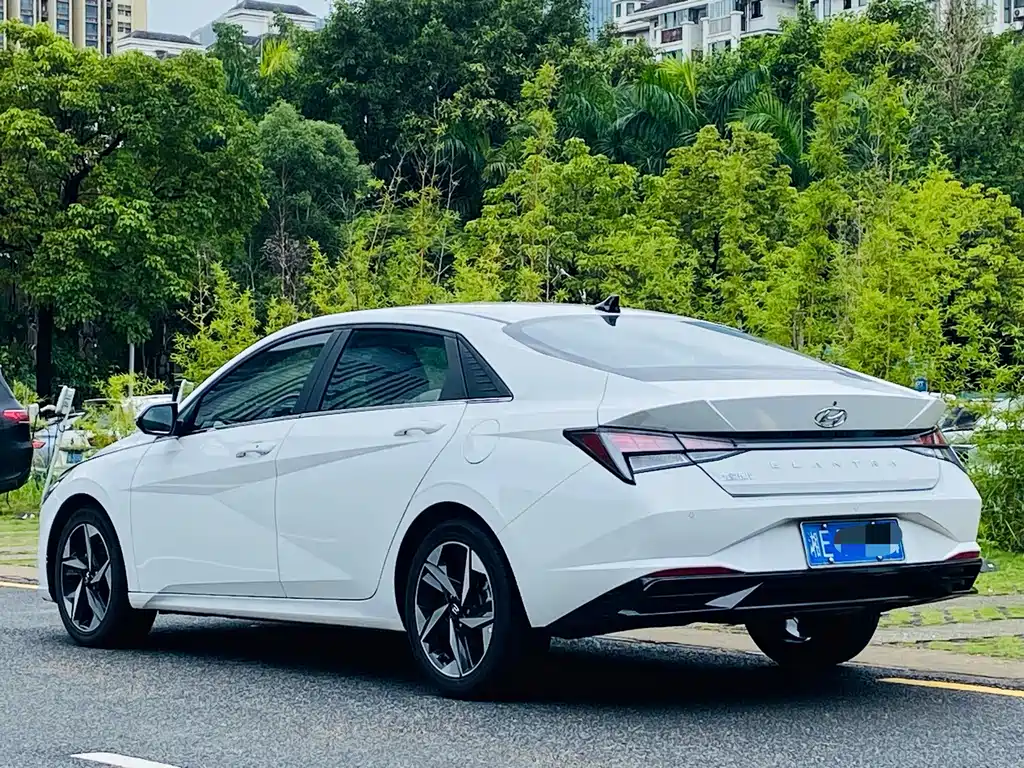 Hyundai Elantra — миниатюра 5