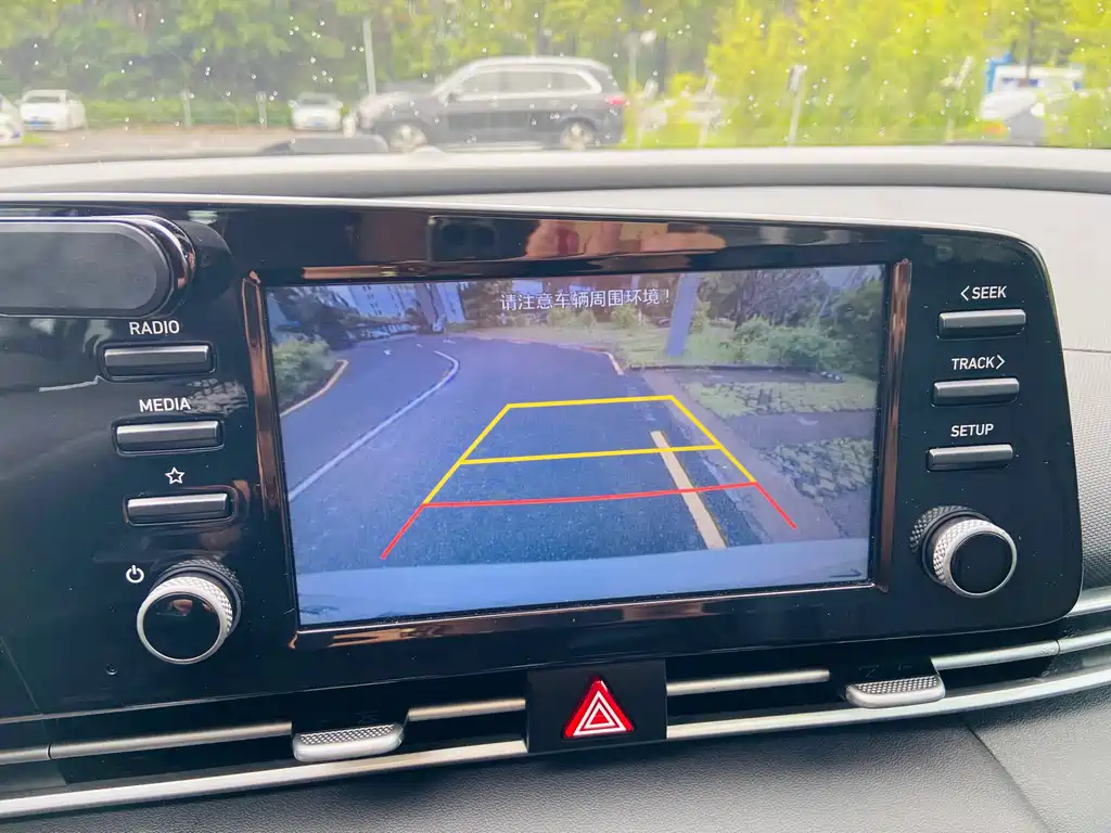 Hyundai Elantra — миниатюра 7