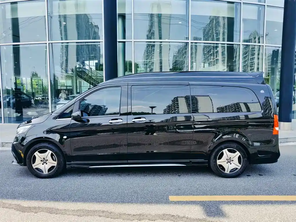 Mercedes-Benz Vito 2023 2.0T 7 мест
