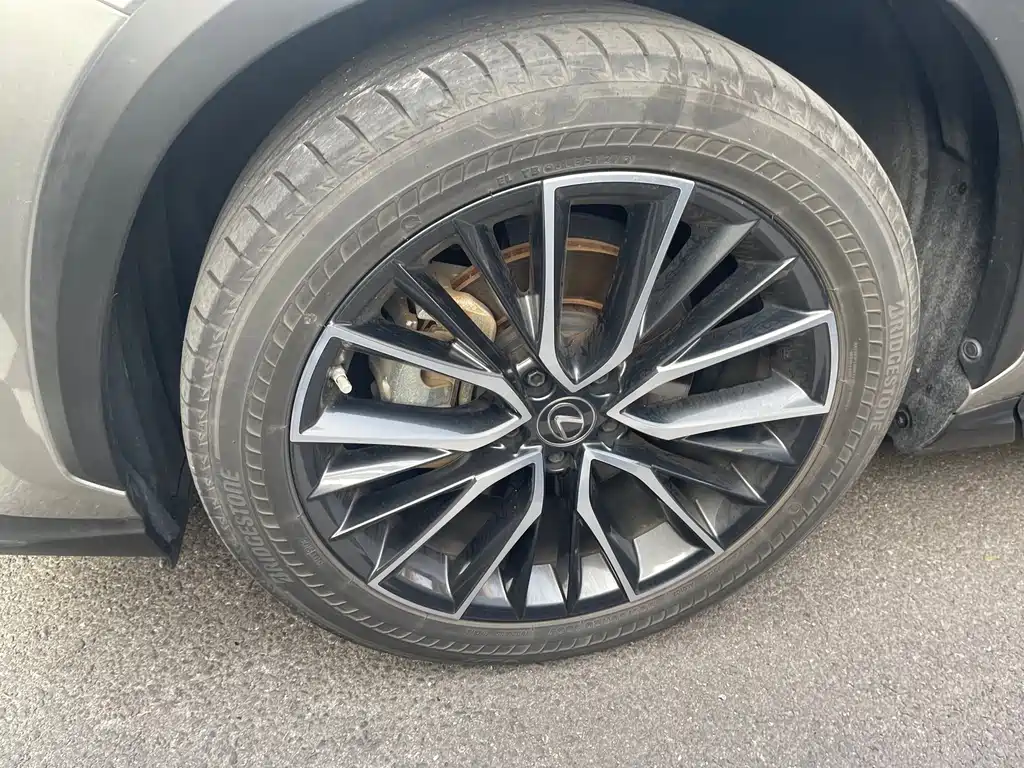 Lexus NX — миниатюра 3