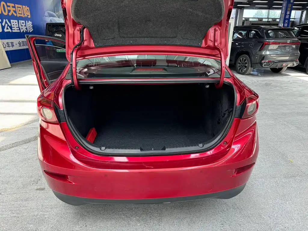 Mazda Mazda3 3 2017 2.0L AT Luxury V